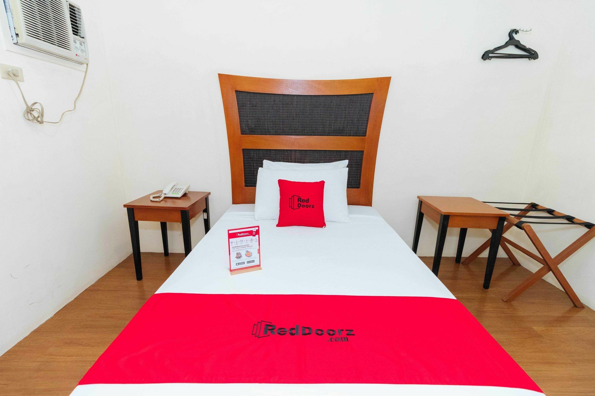 Reddoorz @ Amorsolo Makati Makati City Exterior photo