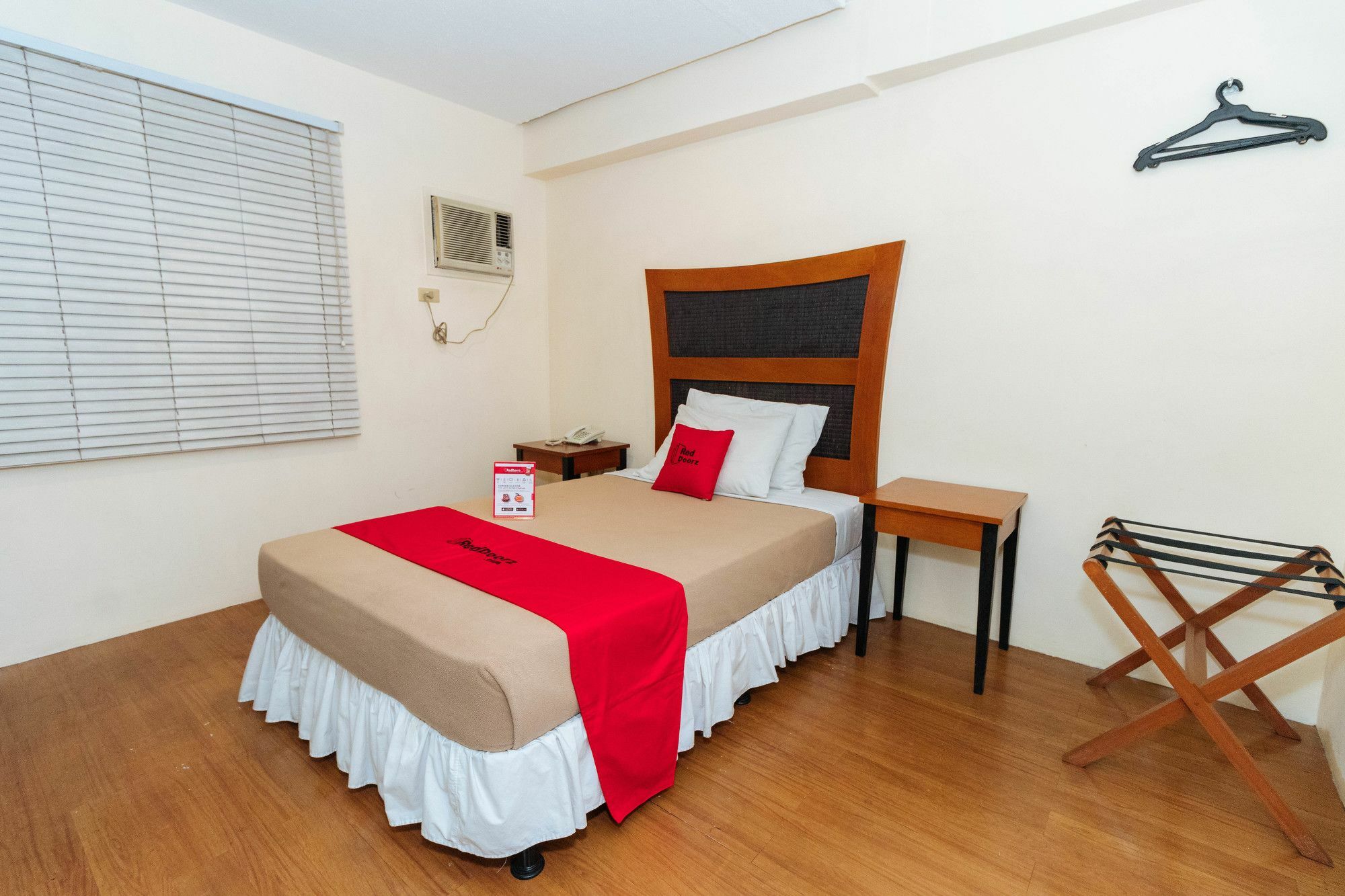 Reddoorz @ Amorsolo Makati Makati City Exterior photo