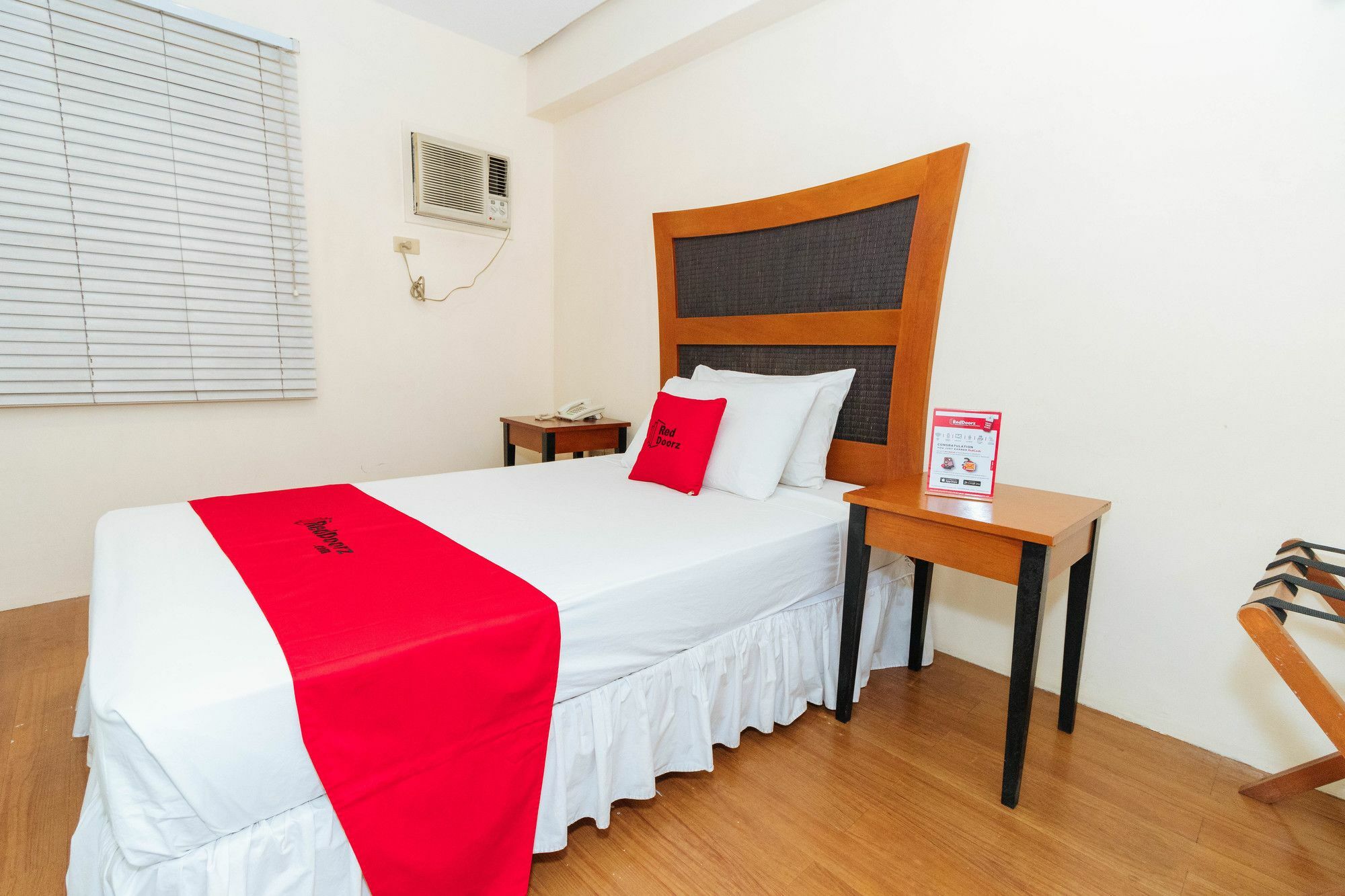 Reddoorz @ Amorsolo Makati Makati City Exterior photo