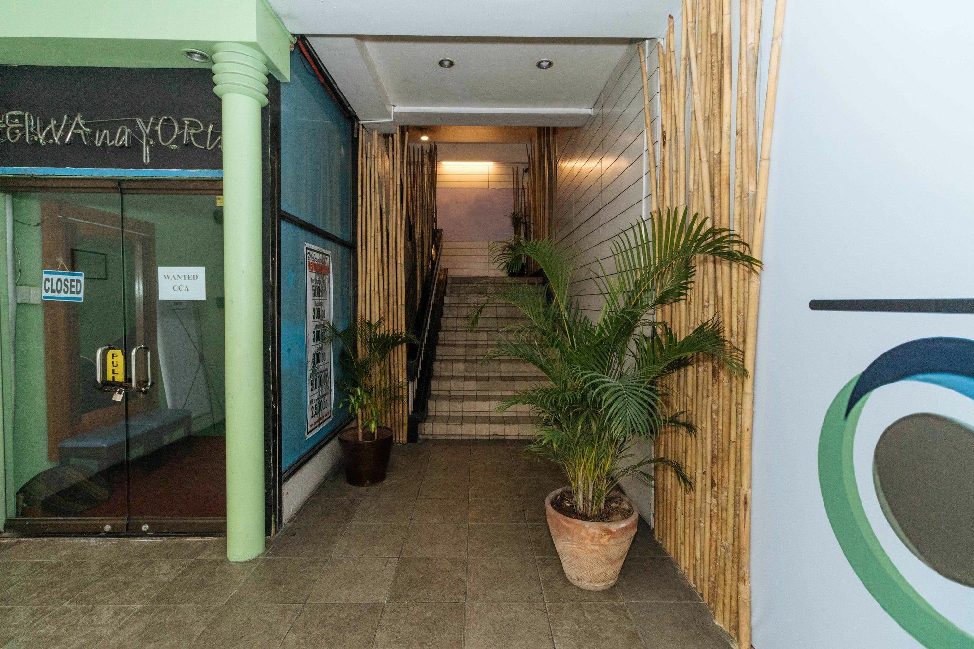 Reddoorz @ Amorsolo Makati Makati City Exterior photo