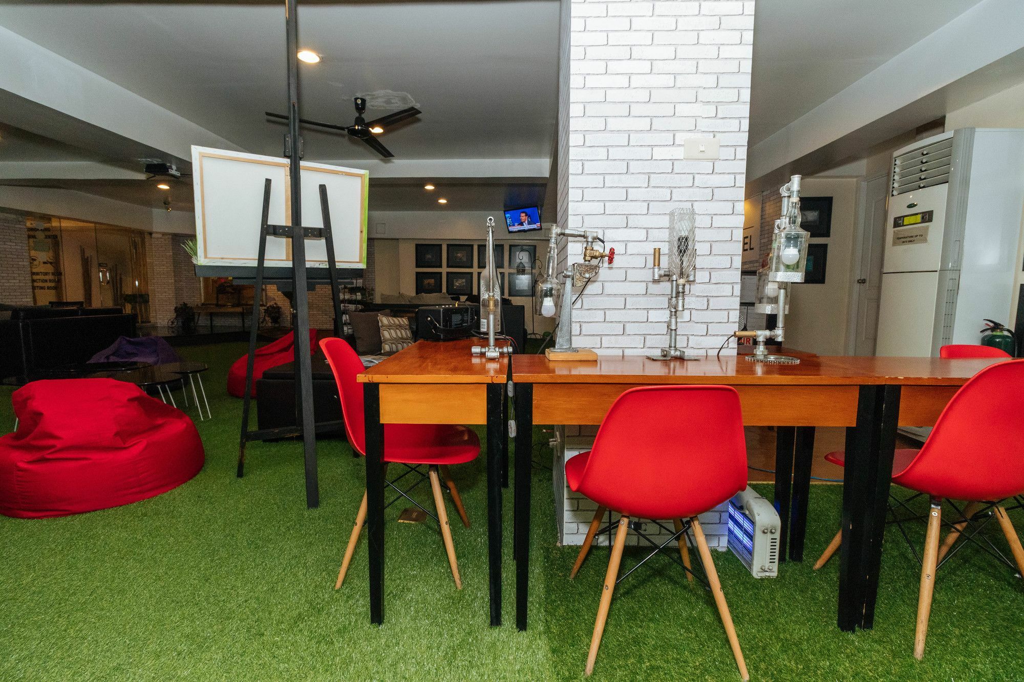 Reddoorz @ Amorsolo Makati Makati City Exterior photo